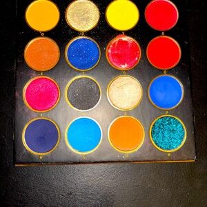 Vibrant Eyeshadow Palette with Gold and Blue Shades